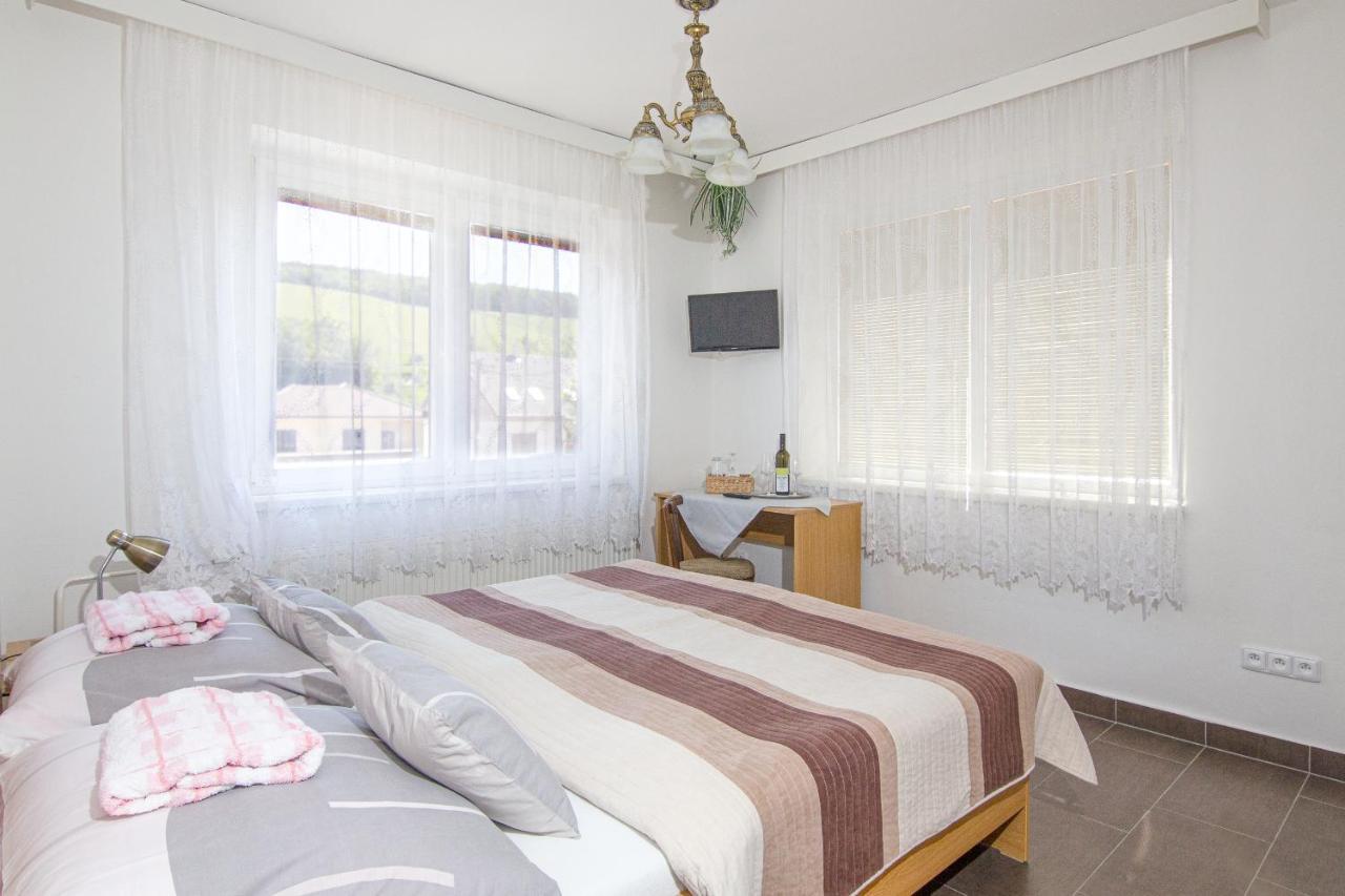 Penzion U Kraliku Kurdejov ภายนอก รูปภาพ